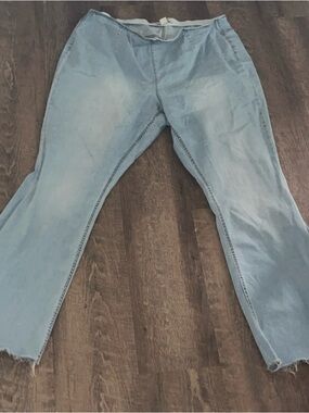 Light Wash Women’s Jeans - Casual Straight Leg
